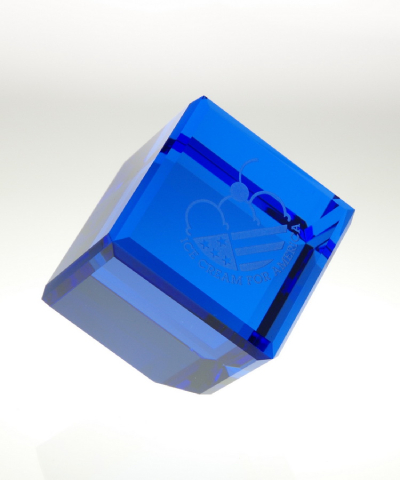 Trofeo Paperweight blue standing cube